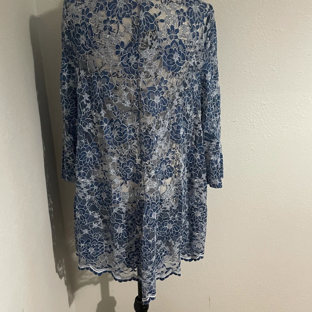 Top - Picture 2 of 4